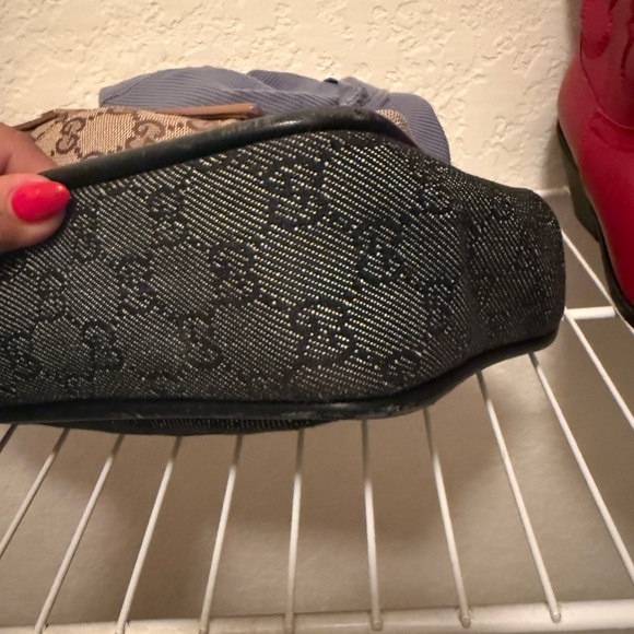 Gucci Black Monogram Shoulder Bag - Picture 10 of 13